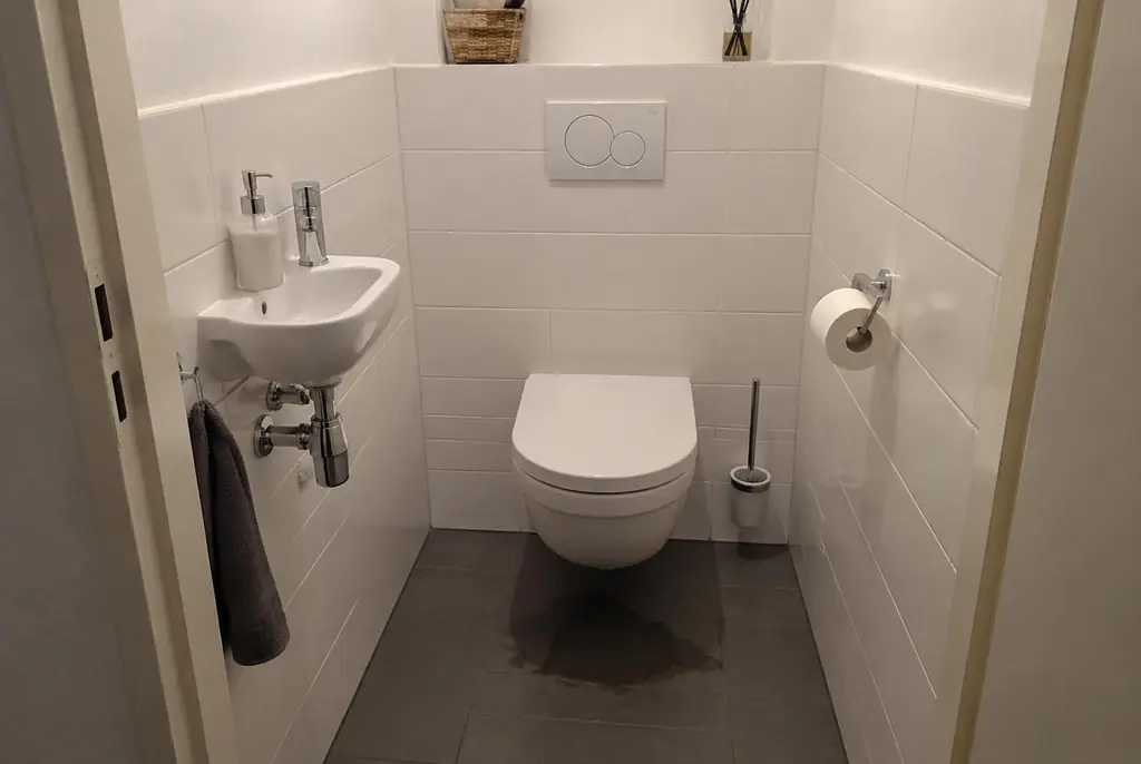 Lekdetectie Medemblik – natte vloer bij een toilet